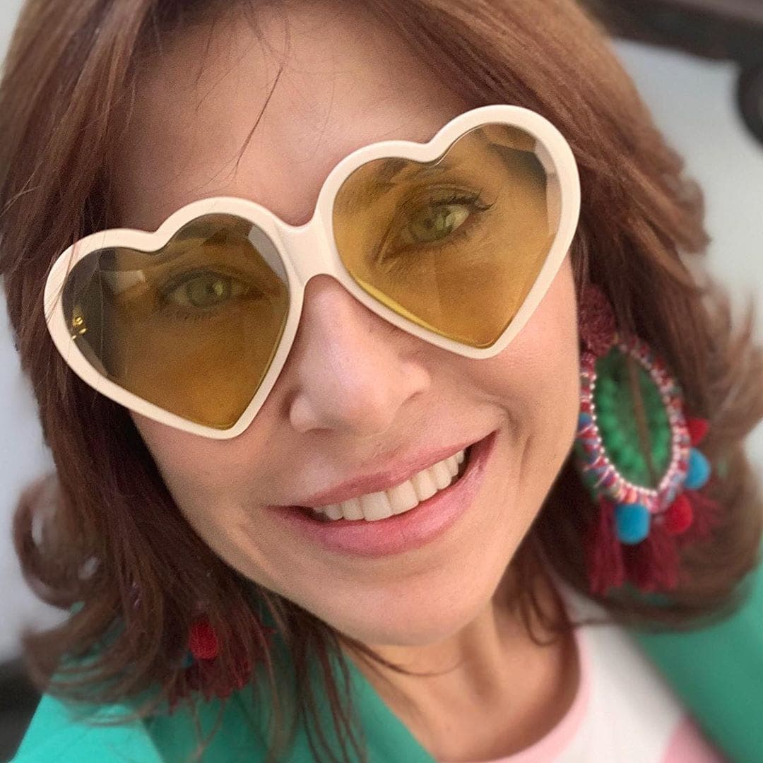 "Sana gracias a Dios. Y agradeciendo a la virgen como desde que me vine a vivir a México en el 92", mencionó la actriz.