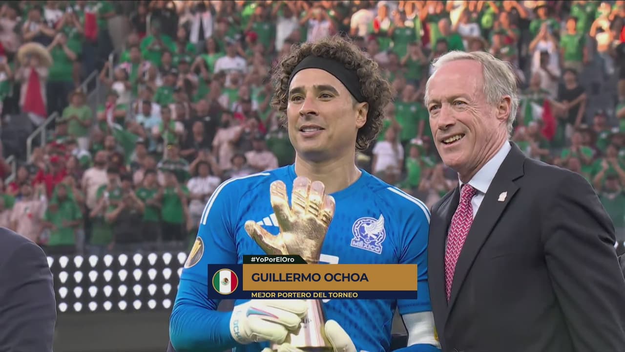 Memo Ochoa recibe el Guante de Oro de la Copa Oro 2023 