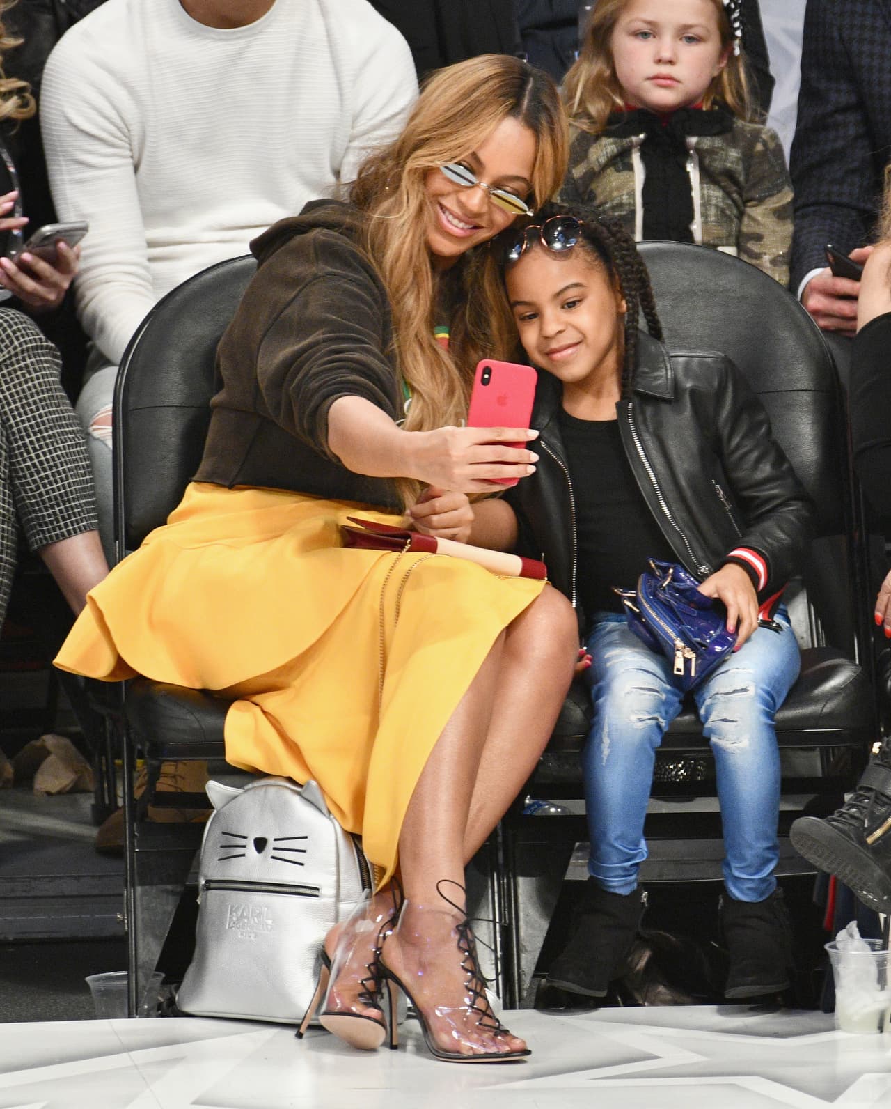 Cuéntanos, ¿te gustaría que Blue Ivy realizara una colaboración junto a su madre? ¿A quién crees que se parece más la pequeña, a Beyoncé o Jay-Z?