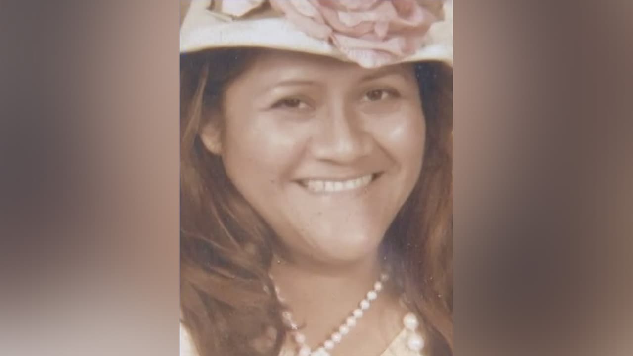 Su hija Diana Escobar.