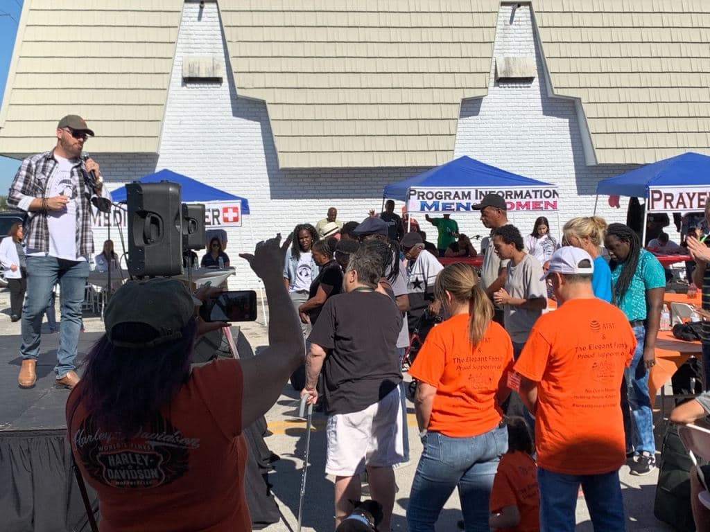 También los invitados a la cena recibieron chequeo médico y bolsas con productos para la higiene personal. 
<br>