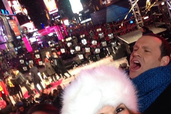 Trabajando o en casa con familia y amigos, los famosos de Univision se la pasaron de lo mejor despidiendo el 2014. ¡A celebrar, como debe ser!