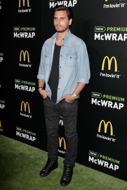 Además de cuidar su vestimenta, Scottt está al pendiente de tener una barba y un cabello cuidados.