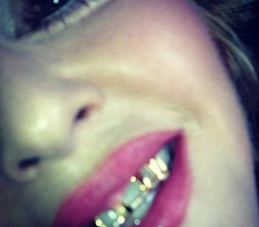 Cierto día, la 'Reina del Pop' presumió sus dientes. Esta desagradable selfie fue muy criticada, ¿vulgar o de mal gusto?