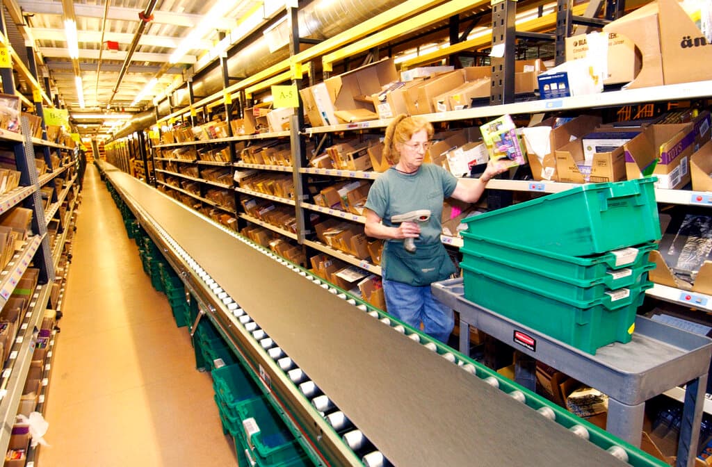 "En este momento, 
<b>veo a Amazon con más inventiva que nunca</b>, lo que supone las condiciones óptimas para llevar a cabo esta transición", expresó Bezos en una carta a los inversores.
<br>