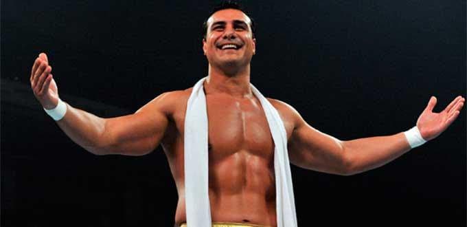 En 2010 hace su debut en RAW (Monday Night RAW), regresa al nombre de ‘Dos Caras’ y lucha desenmascarado. Posteriormente ya aparecía como ‘Alberto Del Río’.