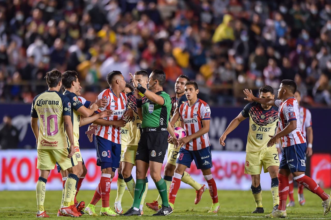 América saca un apretado triunfo en su visita al San Luis; Roger Martínez fue el encargado de hacer el gol de la victoria.