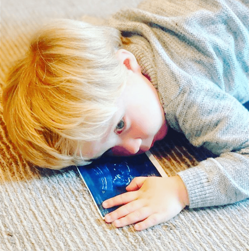 Como dato curioso, la actriz compartió que sus dos hijos nacieron a las mismas semanas de gestación, 37. "
<b><a href="https://www.univision.com/famosos/anahi-no-fue-quien-escogio-el-nombre-de-su-segundo-hijo-tampoco-su-esposo-manuel-velasco-fotos" target="_blank">Mi hijo 'Manu'</a></b> nació en las mismas semanas que Emiliano, casi en la 38".
<br>