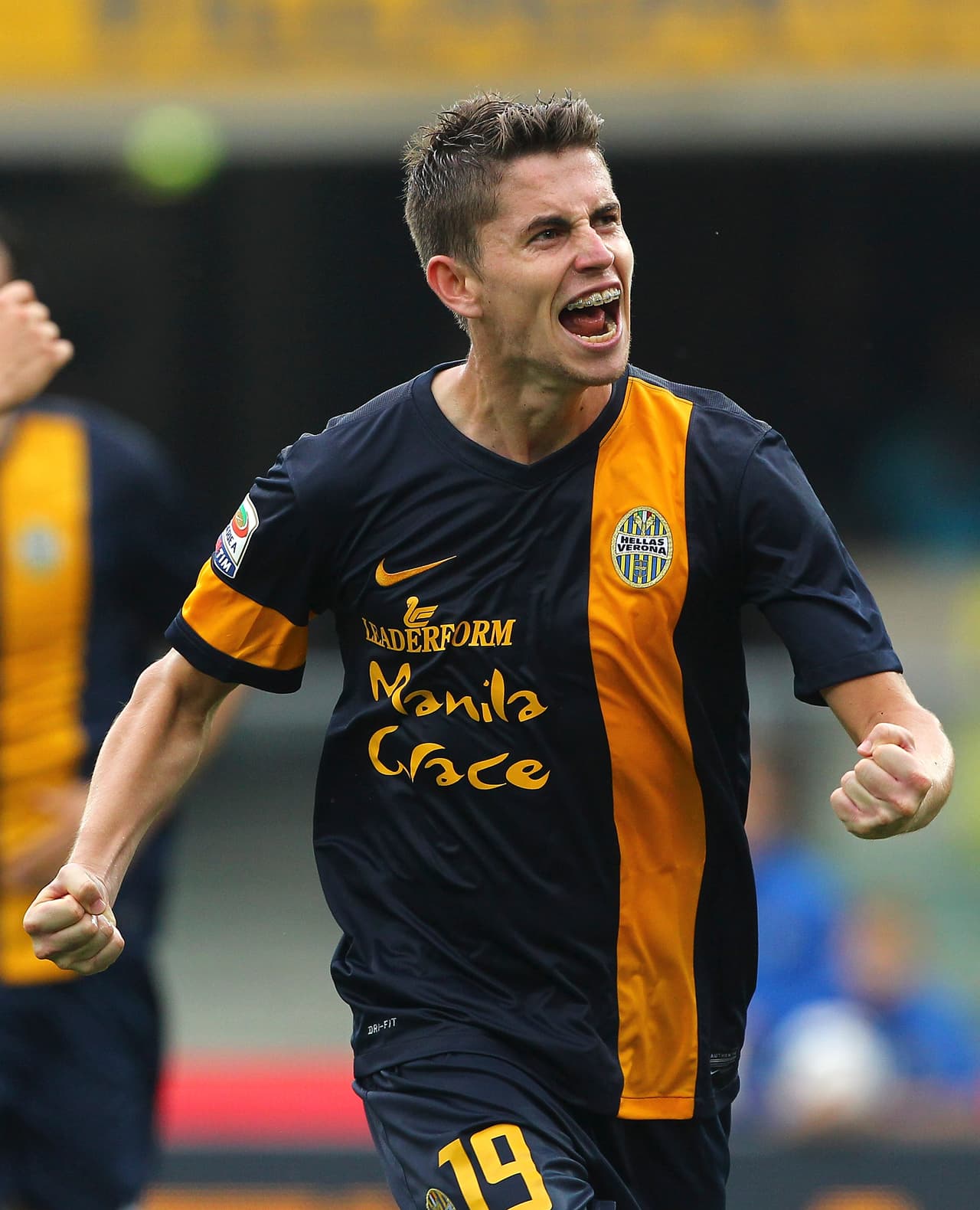 Luego de dos temporadas en la Serie B, el mediocampista logró el ascenso a Serie A con el equipo de Verona y dio sus primeros pasos en el fútbol de élite.