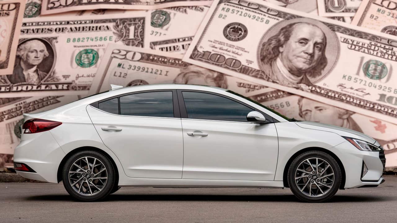 Para este ejercicio, 
<a href="https://www.gobankingrates.com" target="_blank">GOBankingRates </a>utilizó la calculadora de pagos desarrollada por CarMax, asumiendo que se trata de un préstamo a cinco años y con un pago inicial del 20%.
<br>
<br>Si tu crédito no entra en la categoría de excelente o muy bueno y tienes un presupuesto de hasta 300 dólares al mes para el pago de un carro, encuentra a continuación 20 opciones que se ajustan bien a estas condiciones.