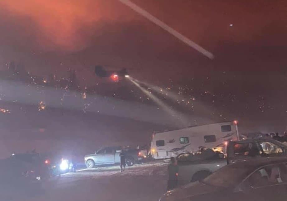 <b><a href="https://www.univision.com/local/fresno-kftv/unos-160-turistas-son-rescatados-via-aerea-tras-quedar-atrapados-en-medio-de-un-incendio-forestal-en-california">Veinte personas resultaron heridas con quemaduras y con huesos rotos</a></b>, pero la mayoría ya fue dada de alta. De ellos, seis permanecen internados en hospitales de Fresno y Clovis, y se encuentran estables.