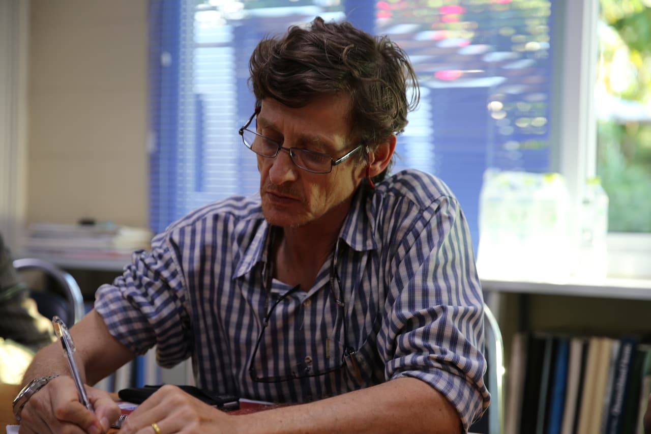 “No tenemos tiempo. Esta es una carrera contra el parásito. Si no lo vencemos, existe la posibilidad de que se vuelva resistente a todas las drogas con las que contamos. Debemos hacerlo hasta que se cierre esta ventana y antes de que la resistencia llegue a África”, advierte el reconocido profesor Francois Nosten.