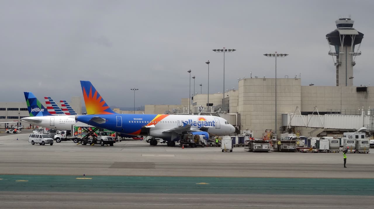 Allegiant agregará un nuevo vuelo sin escalas desde el
<b> Aeropuerto Internacional de Sarasota-Bradenton (SRQ) a Austin, Texas esta primavera.</b> Para dar inicio al nuevo servicio, las tarifas de ida entre las dos áreas comienzan desde $49, según un comunicado de prensa.