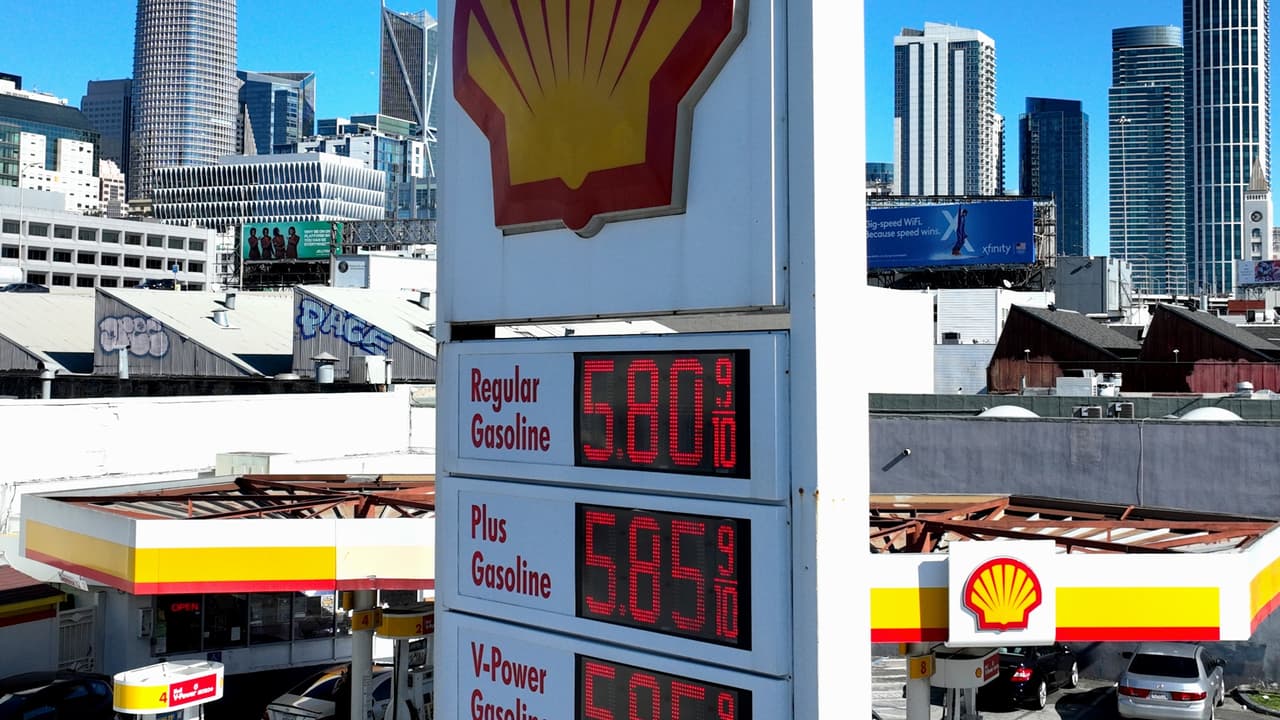 En algunas gasolineras de San Francisco, el precio del galón se acerca a los $6 dólares.
