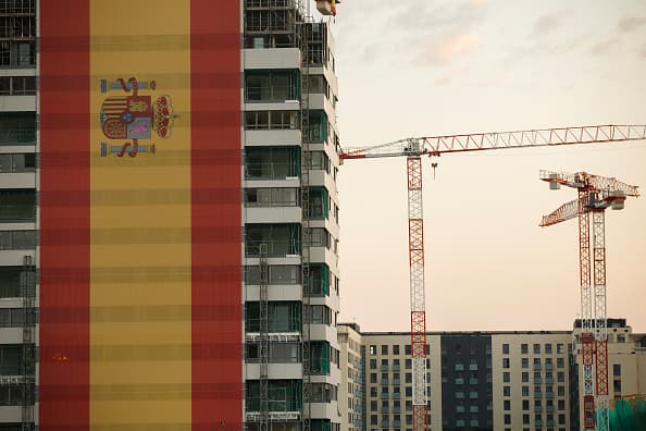 Luego de una grave crisis, el mercado laboral de
<b> España se ha ido recuperando a pasos agigantados y ahora se coloca como una buena opción de desarrollo profesional para los nuevos talentos</b> del mundo.