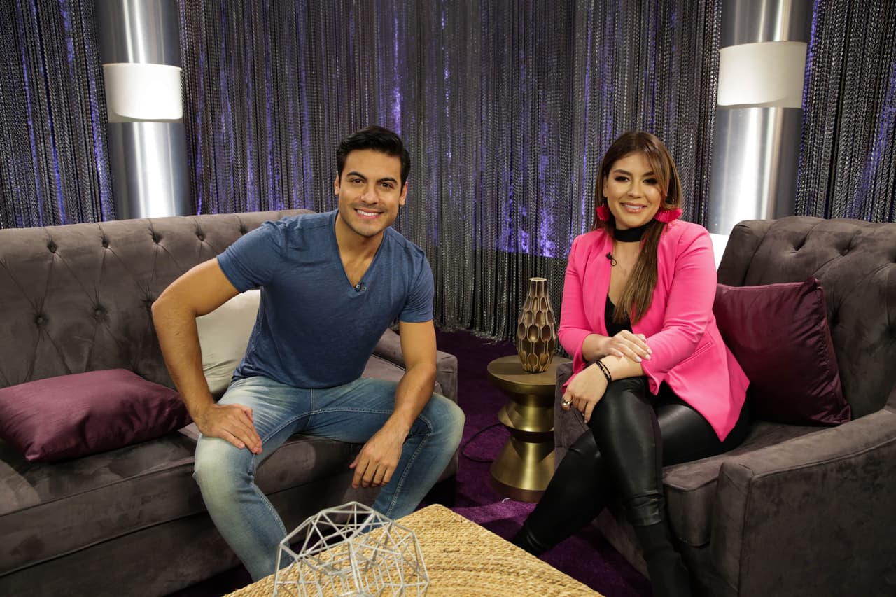 Evelyn Sicairos platicó con Carlos sobre su dueto con Lafourcade.