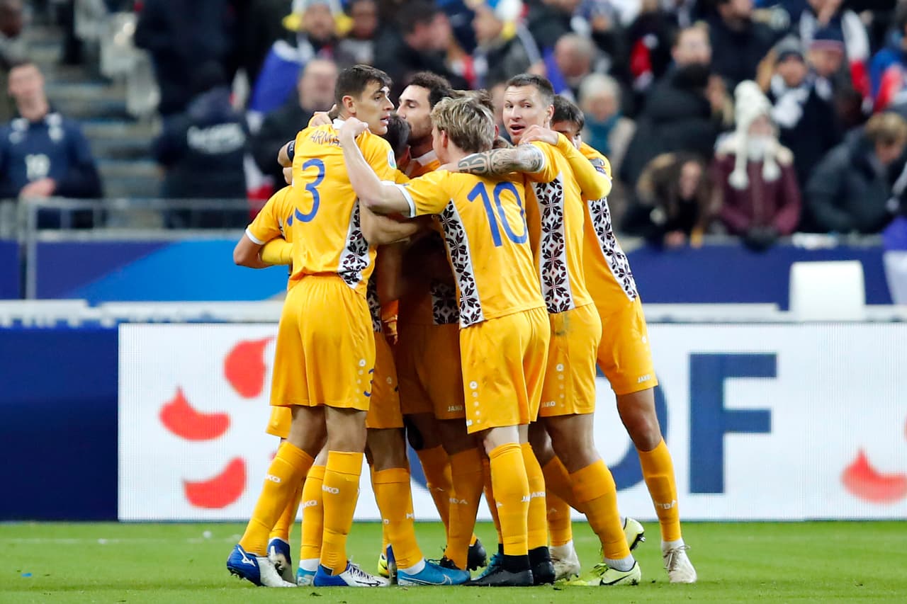 Con gol de penal de Olivier Giroud al minuto 79 Francia se impone 2-1 a Moldavia.