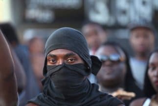 En tres días, los disturbios han provocado más de 40 arrestos, saqueos y uso de gases lacrimógenos por parte de la policía.