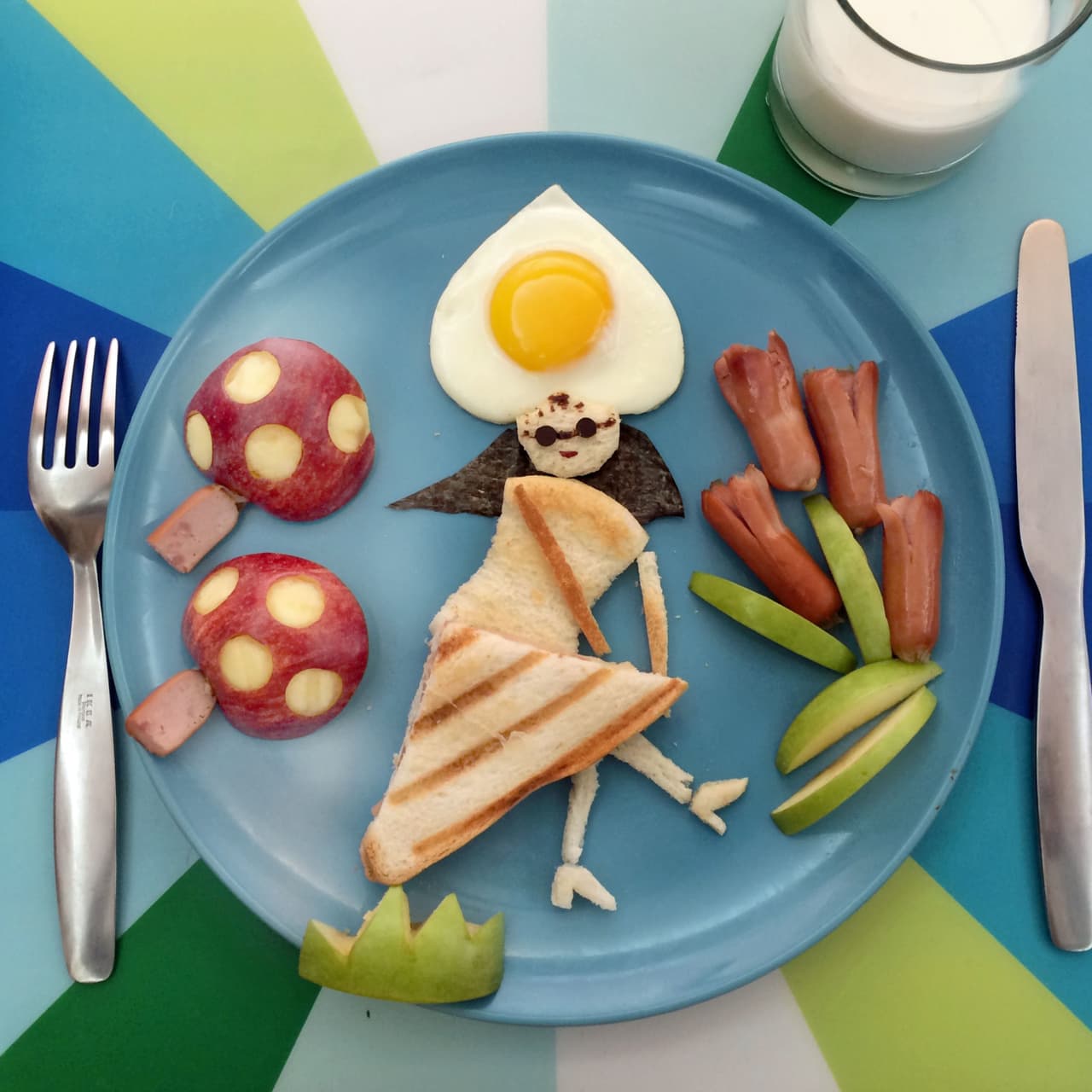 Las salchichas se convirtieron en flores y las manzanas en lindos hongos rojos.