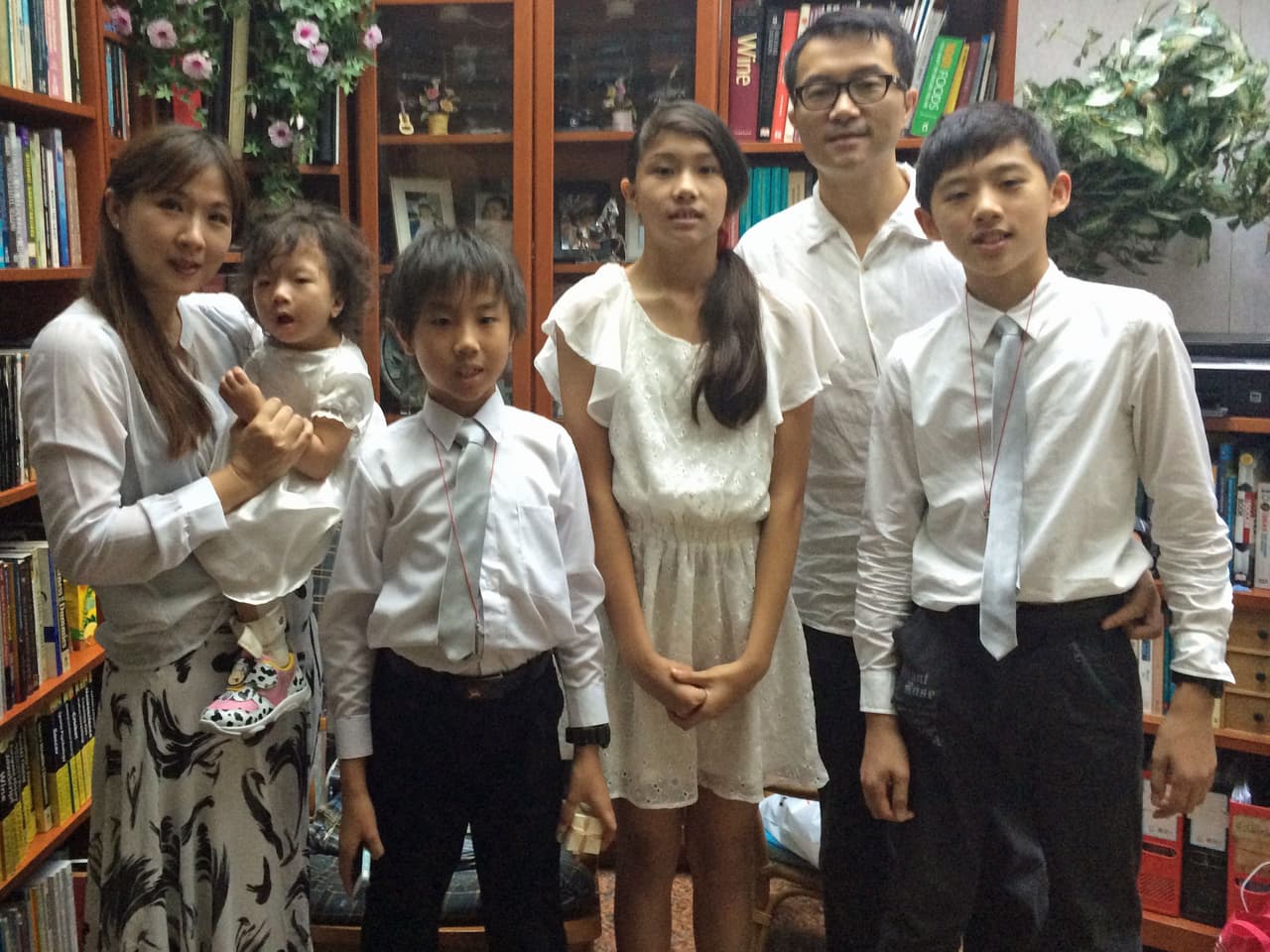 Ellos son Anne y Matthew junto con sus hijos Elizabeth de tres años, Andrew de 10, Julie, de 13 y Charles de 12.