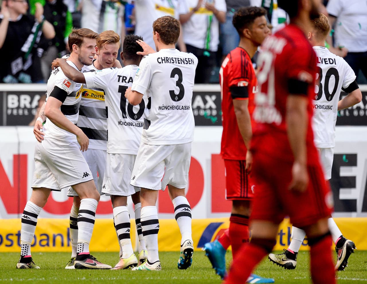 El Borussia Mönchengladbach remontó al Bayer Leverkusen de 'Chicharito'