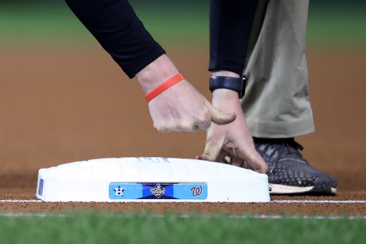 Los Houston Astros ganan el cuarto juego de la Serie Mundial y se empata 2-2 ante los Washington Nationals.
