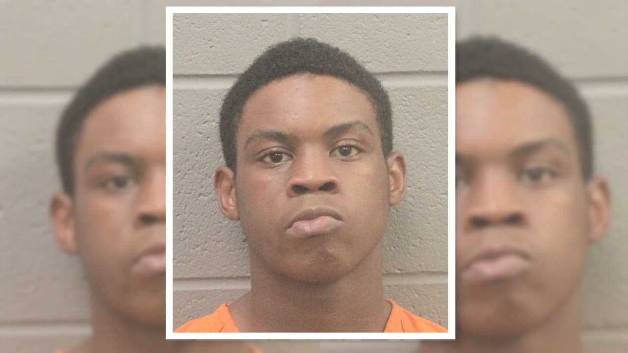 Acusan a un joven de 18 años de intentar balear a un conductor tras una disputa en un estacionamiento