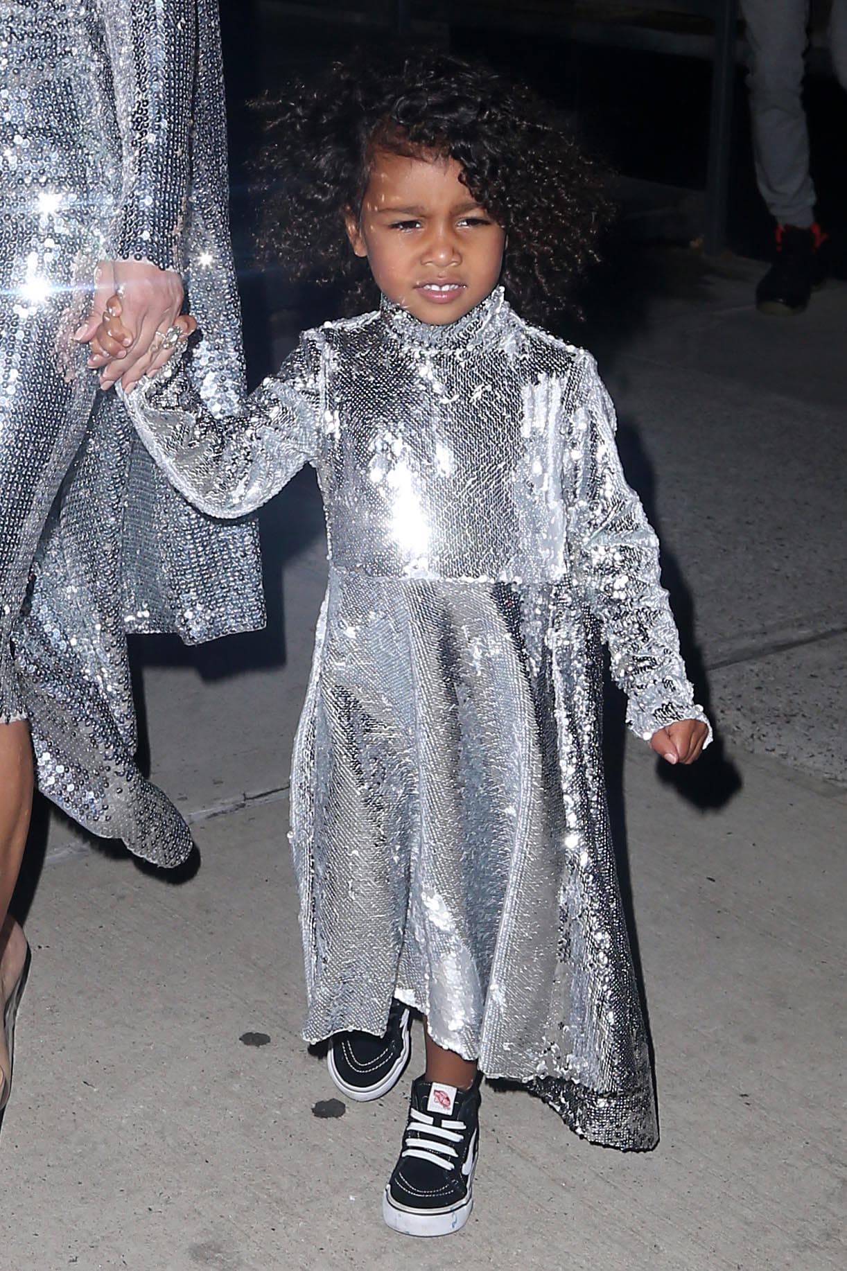 Pero Nori no parecía tan feliz con la presencia de los paparazzi.