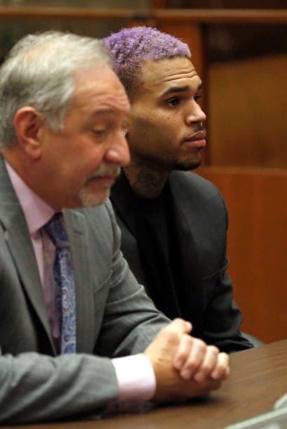 Luego de golpear a Rihanna, el 8 de febrero de 2009, Chris fue acusado por asalto y amenzas criminales. Finalmente, el tormento acabó para el rapero.