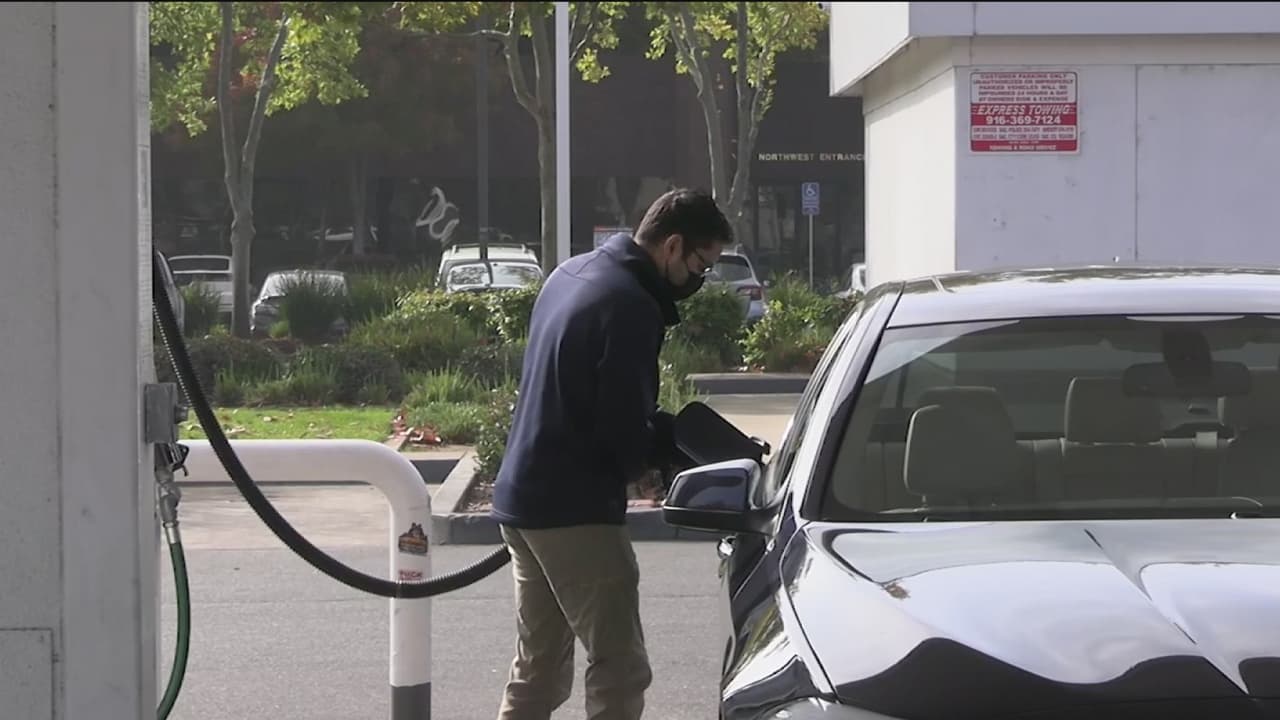 Aumenta el precio de la gasolina y esto es lo que planean hacer en California