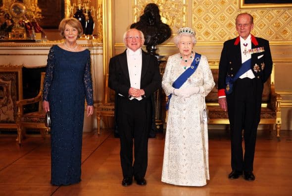 Por la noche, Higgins y su esposa fueron los invitados de honor en un banquete que ofreció la reina.