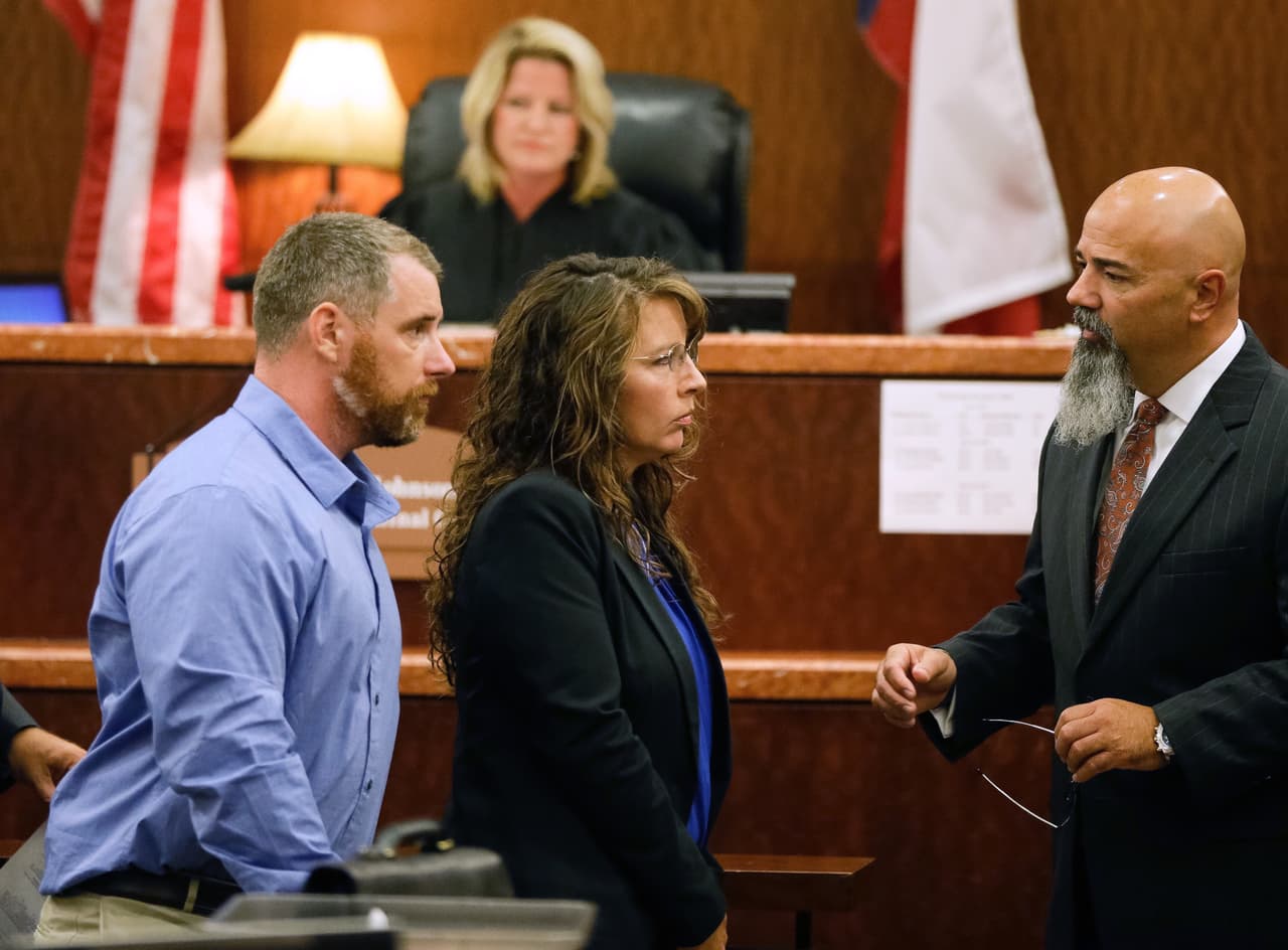 <a href="https://www.univision.com/noticias/despidos/chauna-thompson-es-despedida-de-su-cargo-en-la-oficina-del-sheriff-del-condado-de-harris-video"><b>21 de Julio:</b></a> La oficina del sheriff del condado Harris anunció este día el despido de la oficial Chauna Thompson.