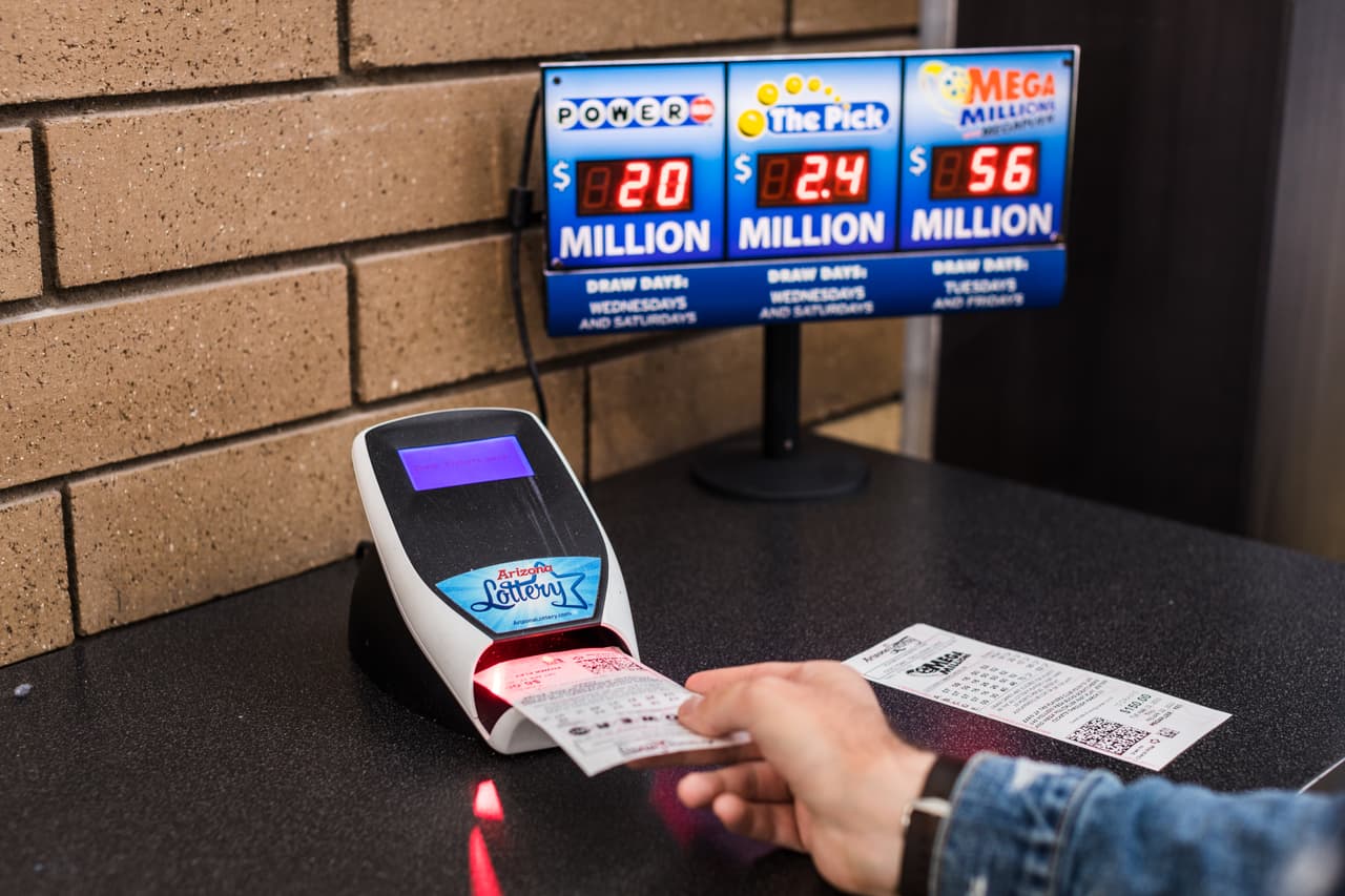 Los números ganadores del sorteo fueron: 18, 29, 33, 62, 63 con el Powerball 15.