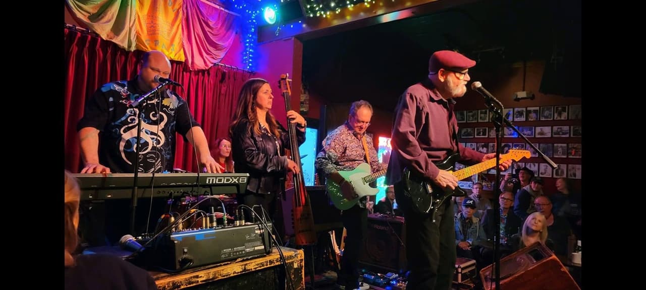 <b>Evento</b>: Cinco de Mayo Party
<br>
<b>Fecha</b>: 5 de mayo
<br>
<b>Lugar: </b>Cultivation Brewery, 650 Langford Dr, Norcross, GA. 30071
<br>
<b>Sitio web</b>: 
<a href="https://www.cultivationbrew.com/">https://www.cultivationbrew.com/</a> 
<br>
<br>Evento que contará con música en vivo, comida de Unique Street Eatz y Ashli Bakes Cakes con sus entradas y golosinas festivas, Salsa Station y dos nuevas cervezas festivas de barril.