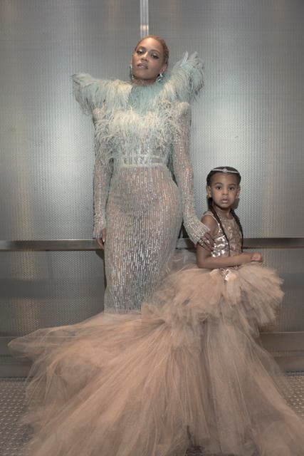 Blue Ivy no se mostró tímida frente a las cámaras y posó varias veces con su mamá.
