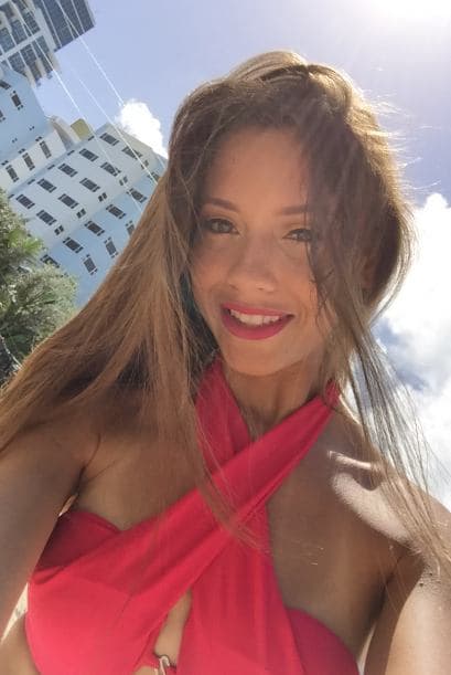 Muchos hombres han quedados maravillados con las curvas y belleza de esta mujer latina, hasta el hermano de Alejandra Espinoza, Miguel Ángel Espinoza, quien confesó que le gusta la mexicana. Basta ver estas fotos para entender por qué.