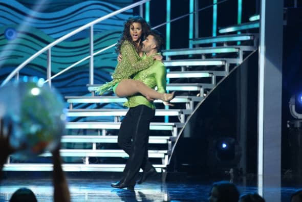 Clarissa y el actor Mauricio Mejía bailaron un contagiose merengue. La dominicana enseñó al actor mexicano a moverse con mucho calor tropical.