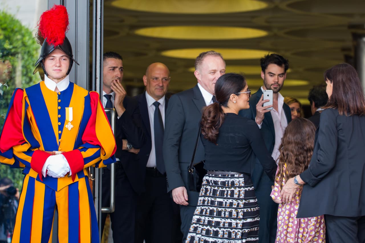 Así que bienvenidos sean las celebridades al Vaticano.