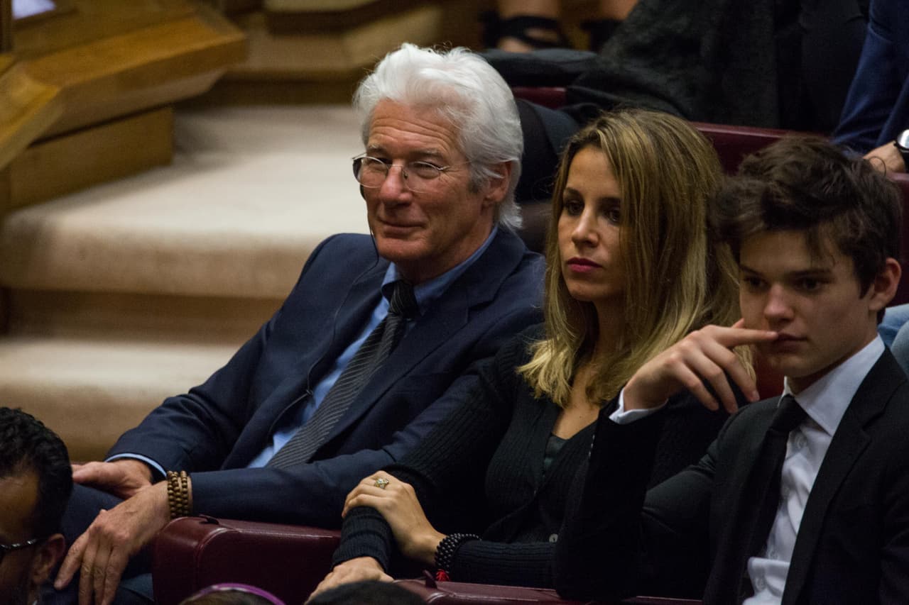 Otra de las caras conocidas de Hollywood estuvieron entre los asistentes: Richard Gere, acompañado de su actual novia.