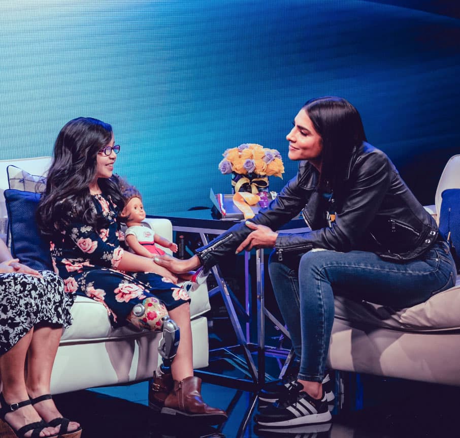 En años anteriores, Alejandra Espinoza, como otros de nuestros presentadores, se han entregado por completo a los maratones televisivos en los cuales se busca recaudar los fondos necesarios para ayudar a niños y niñas con discapacidad.