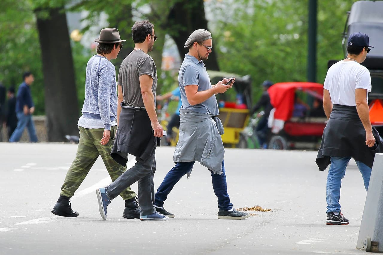 Leo estaba acompañado de varios amigos.