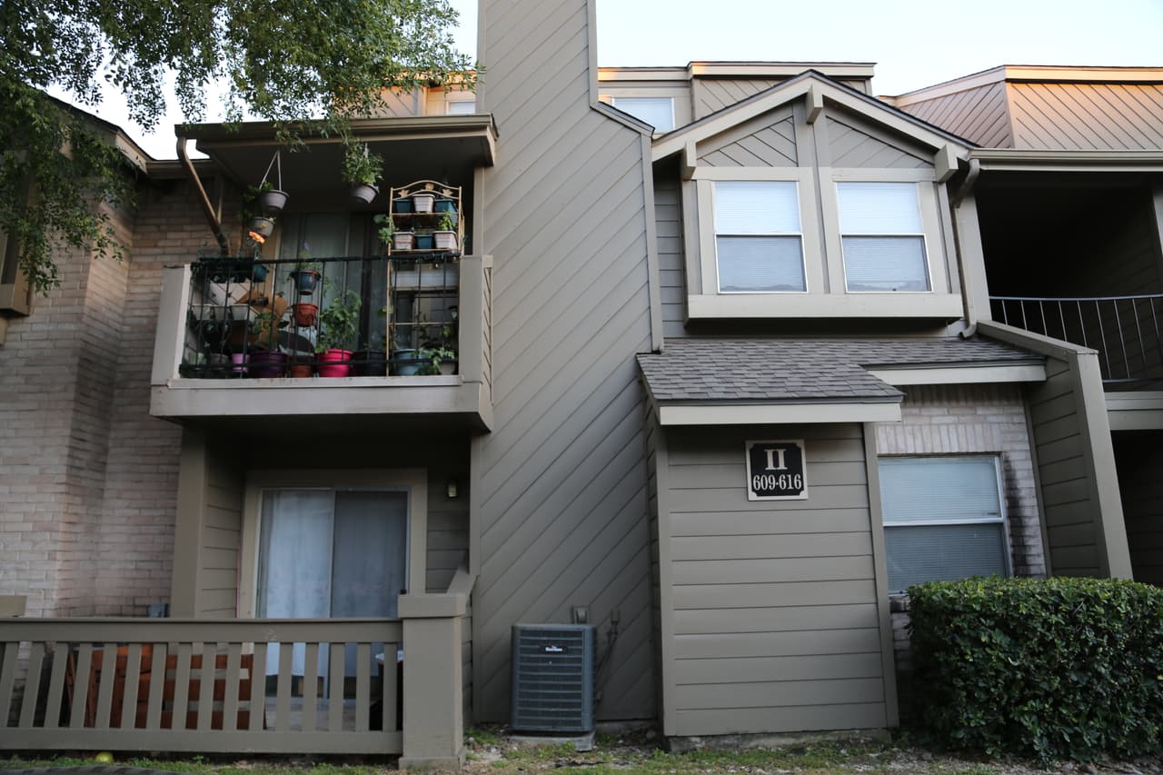 Esta es la fachada de la casa donde vive Beatriz con su familia.