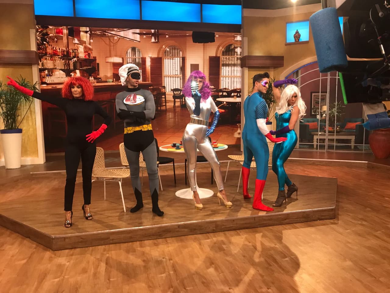 La Mujer Elástica y Flexible, el Bati-chef, la Flash-girl, Gol-Man y Tormenta Tropical estaban dispuestos a todo.