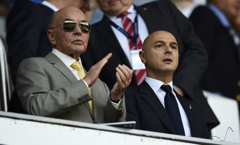 <b>Joe Lewis y Daniel Levy – Tottenham</b>
<br>Esta dupla británica forma parte de la compañía ENIC International y el Grupo Tavistoc, que cuentan con diversas inversiones que van desde el gas, petróleo, energía y hasta logística. Levy ha estado involucrado en inversiones dentro del futbol.