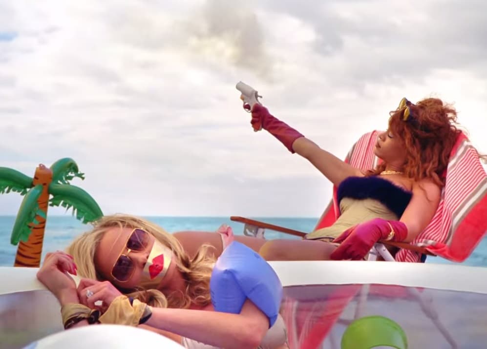 Para este videoclip Rihanna no se midió, disfrutó dar rienda suelta a sus bajos instintos.