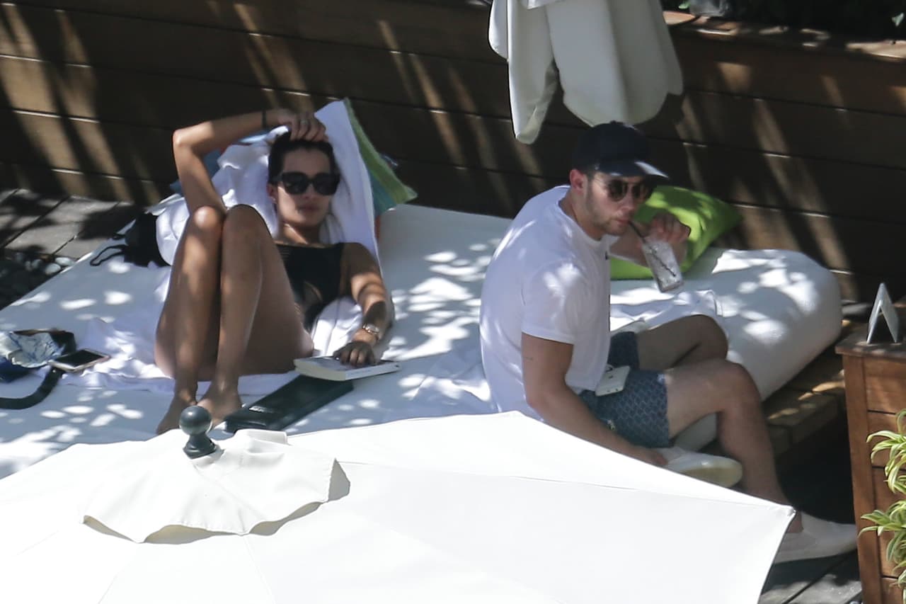 Se alejaron del grupo para relajarse.