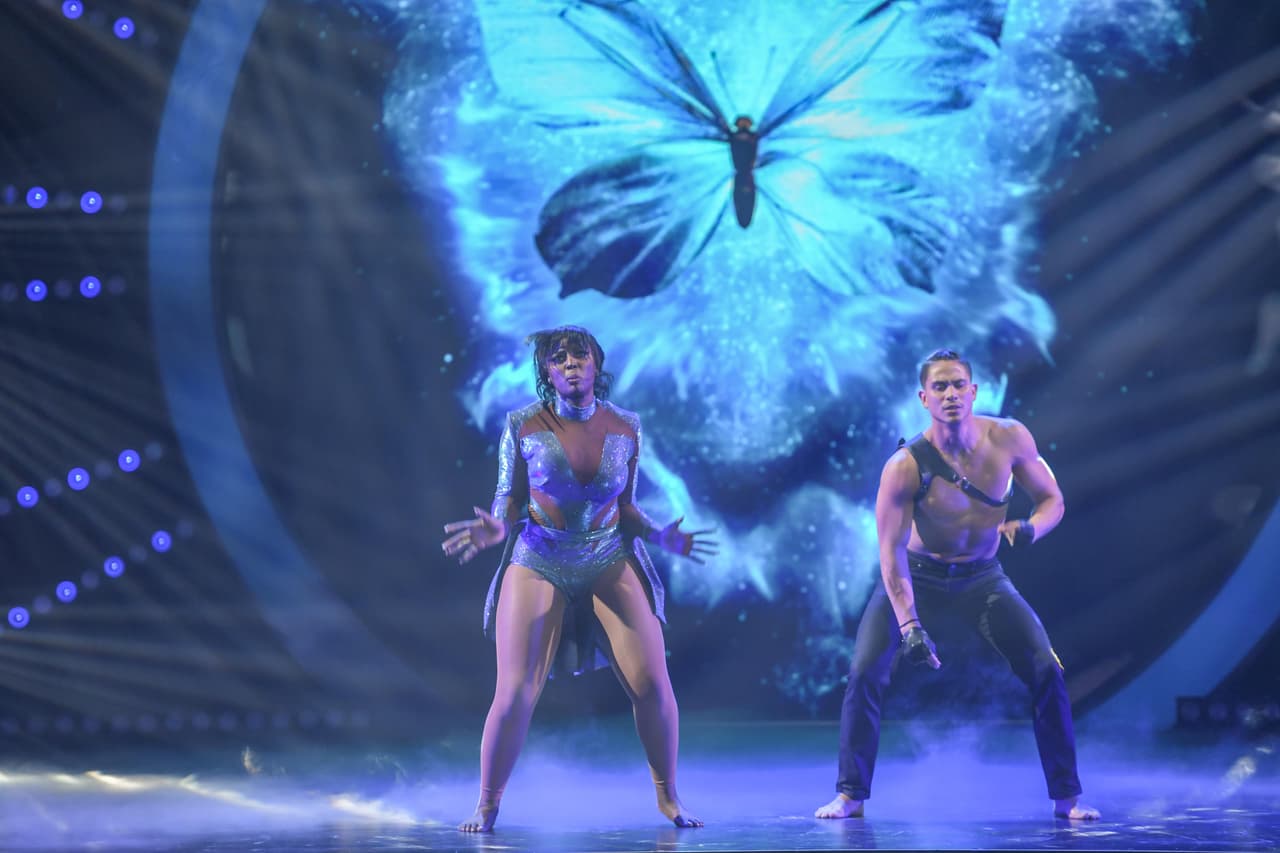 La primera en darle su crítica fue Yuri. "Te felicito, eres una artista que te adaptas a todos los ritmos y eso es digno de decirte 'bravo'".