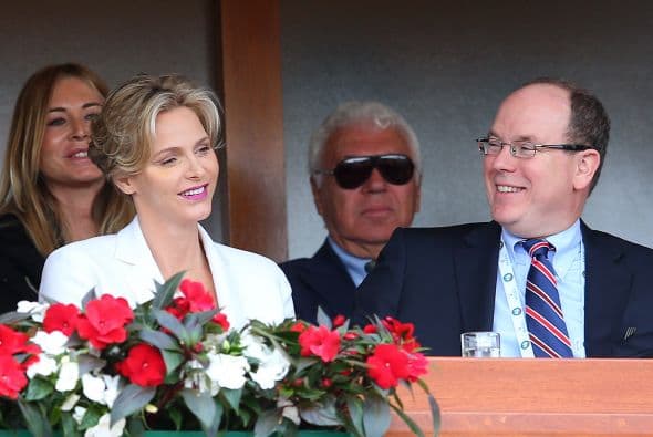 El rumor del embarazo corría en el Principado desde hacía días, en especial después de una "indisposición" de la princesa durante una visita oficial a Francia, informó la prensa local.