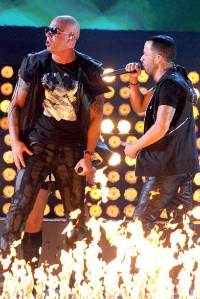 'El Dúo de la Historia' prende fuego en la tarima siempre que se sube.