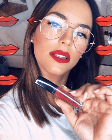 Al responder por qué inició con los labiales, la venezolana respondió: "Es un producto que me caracteriza y me describe. Me encanta estar con los labios pintados [...]", declaró en entrevista para People en Español.